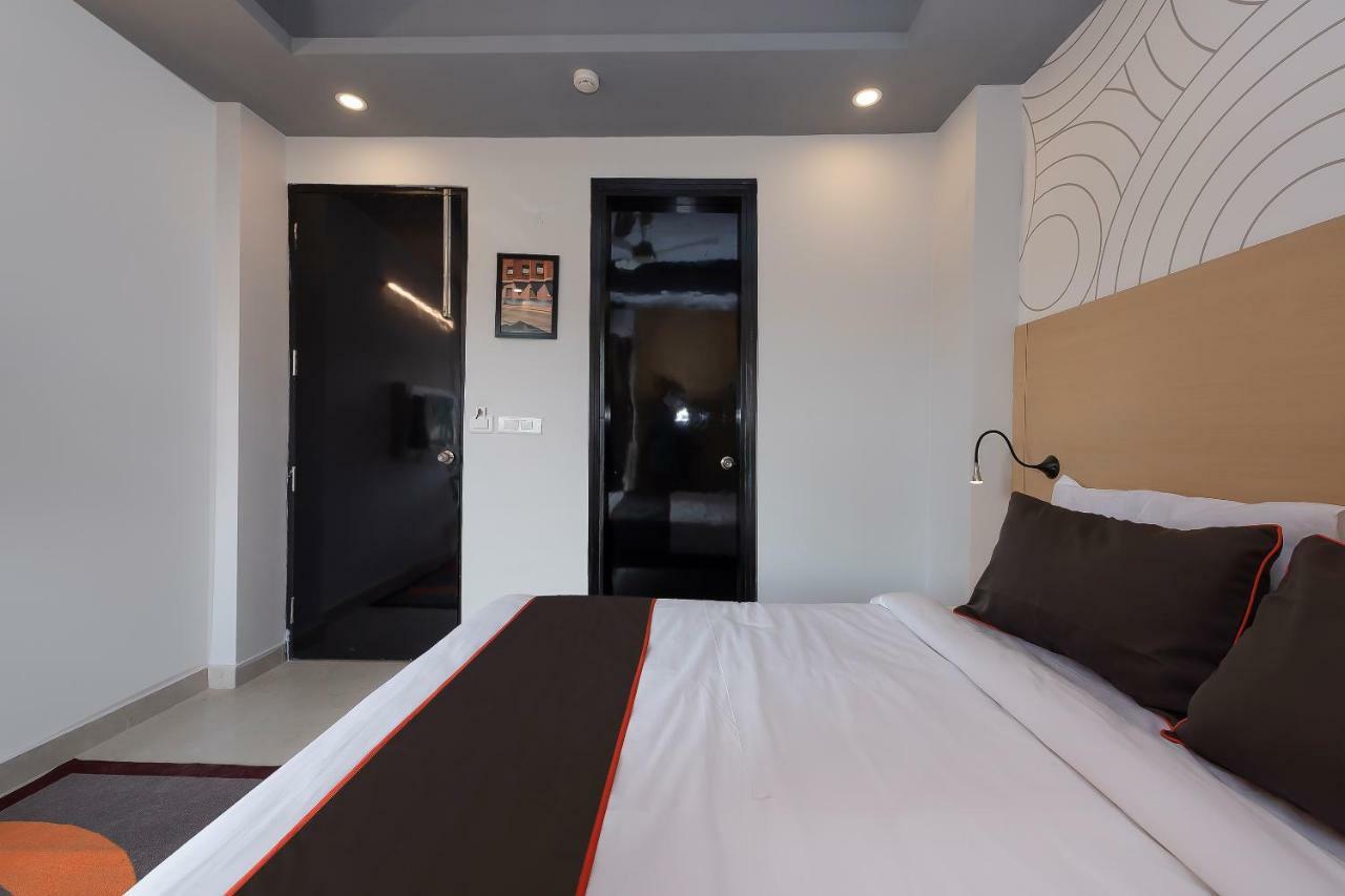 Collection O 162 Vardhman International Hotel Gurgaon Ngoại thất bức ảnh